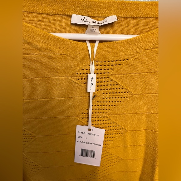 NWT Abstract Sweater - Picture 2 of 6